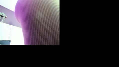 Snapshot of april_bowie chatting on November 11, 2025, 11:10 am April online show from November 11, 2025, 11:10 am