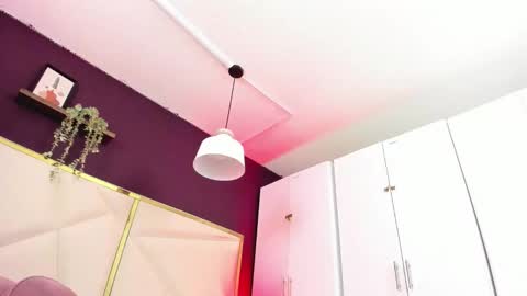 Snapshot of april_bowie chatting on November 19, 2025, 11:32 am April online show from November 19, 2025, 11:32 am