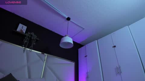 April online show from December 4, 2025, 11:30 am