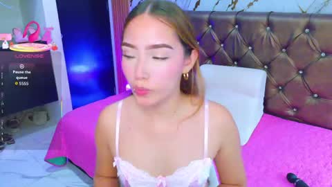 Snapshot of april_daddyssgirl chatting on June 5, 2026, 8:36 pm APRIL online show from June 5, 2026, 8:36 pm