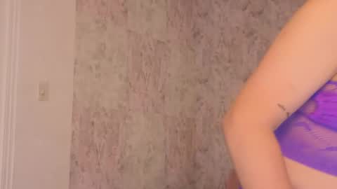 Isabella online show from May 4, 2026, 10:17 pm