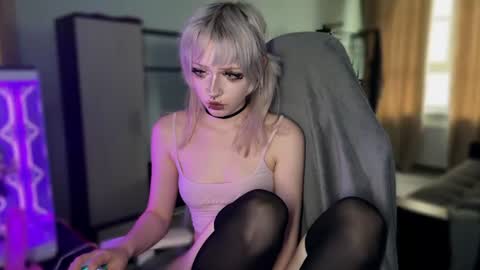 Snapshot of aprilcutie chatting on July 10, 2026, 5:15 pm april online show from July 10, 2026, 5:15 pm
