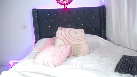 Snapshot of aprilhotty chatting on December 11, 2024, 10:49 pm April online show from December 11, 2024, 10:49 pm