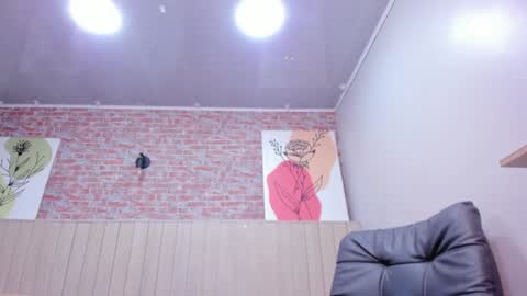 aprilricci online show from January 8, 2025, 11:52 pm