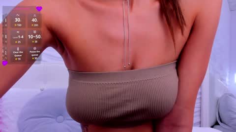 Snapshot of aprilwon chatting on December 4, 2024, 12:47 pm April online show from December 4, 2024, 12:47 pm