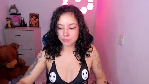 aqua emilly online show from April 29, 2026, 11:44 pm