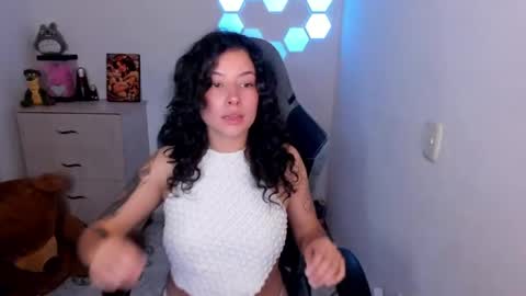 aqua emilly online show from May 2, 2026, 10:59 pm