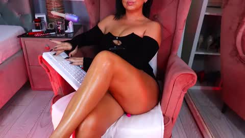 AQueenMonica online show from November 20, 2025, 4:12 am