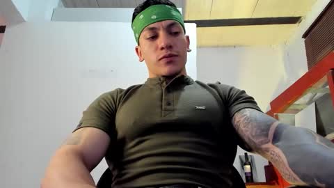 Snapshot of aquiles_51 chatting on September 26, 2025, 8:35 pm Jonathan online show from September 26, 2025, 8:35 pm