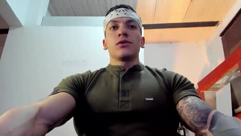 Snapshot of aquiles_51 chatting on November 5, 2025, 7:58 pm Jonathan online show from November 5, 2025, 7:58 pm