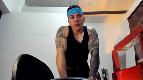 Snapshot of aquiles_51 chatting on November 12, 2025, 9:03 pm Jonathan online show from November 12, 2025, 9:03 pm