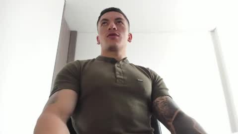Snapshot of aquiles_51 chatting on May 4, 2026, 5:53 pm Jonathan online show from May 4, 2026, 5:53 pm