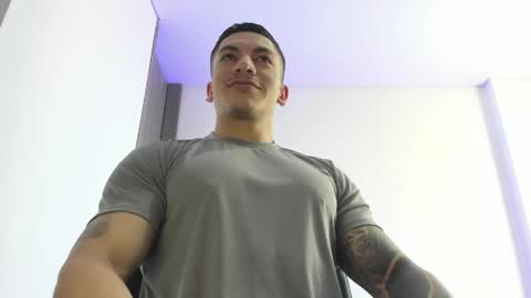 Snapshot of aquiles_51 chatting on May 6, 2026, 5:51 pm Jonathan online show from May 6, 2026, 5:51 pm