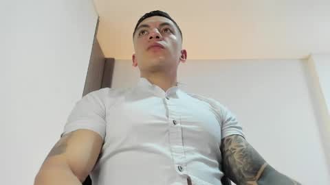 Snapshot of aquiles_51 chatting on May 10, 2026, 6:02 pm Jonathan online show from May 10, 2026, 6:02 pm
