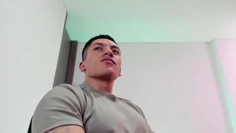 Snapshot of aquiles_51 chatting on May 19, 2026, 5:08 pm Jonathan online show from May 19, 2026, 5:08 pm