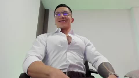 Snapshot of aquiles_51 chatting on June 10, 2026, 6:29 pm Jonathan online show from June 10, 2026, 6:29 pm