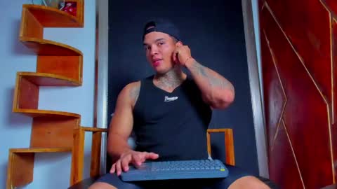 Snapshot of aquiles_elpapi chatting on April 14, 2026, 2:01 pm AquilesElpapi online show from April 14, 2026, 2:01 pm