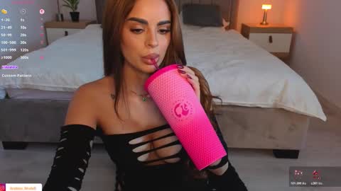 Snapshot of arabian_beautyy chatting on November 3, 2025, 9:43 am IsaBella online show from November 3, 2025, 9:43 am