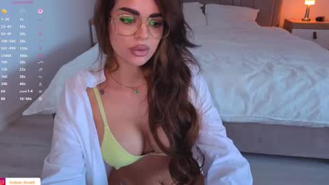 Snapshot of arabian_beautyy chatting on November 6, 2025, 8:59 am IsaBella online show from November 6, 2025, 8:59 am