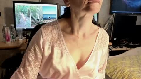 Nadia Cyel online show from April 24, 2026, 12:29 pm