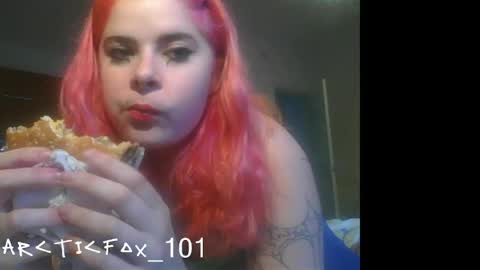 Snapshot of arcticfox_101 chatting on June 6, 2026, 11:04 am Daisy online show from June 6, 2026, 11:04 am