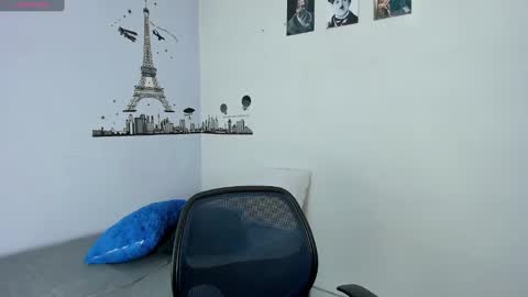 Snapshot of ares_johnsonn chatting on December 9, 2024, 3:54 pm Ares online show from December 9, 2024, 3:54 pm