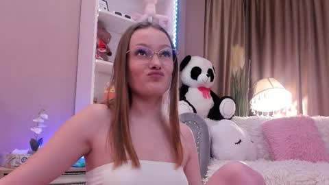 Snapshot of ari3el chatting on February 5, 2026, 9:52 pm Ariel online show from February 5, 2026, 9:52 pm