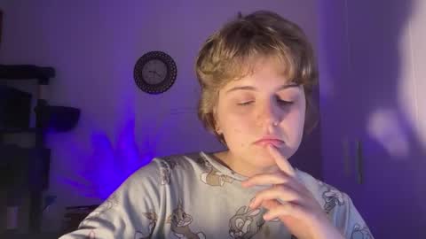 ari_crystal online show from March 9, 2026, 7:07 pm