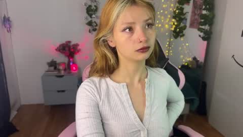 Snapshot of ari_kat666 chatting on July 25, 2026, 4:32 am ari online show from July 25, 2026, 4:32 am