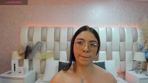 ari_lynn_ online show from January 7, 2026, 3:09 am