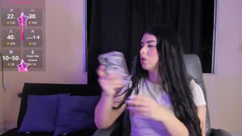 Snapshot of ari_peaches chatting on December 15, 2025, 6:28 am Ari online show from December 15, 2025, 6:28 am