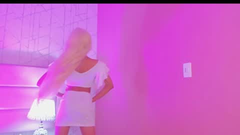 Snapshot of ari_sunshine chatting on December 19, 2024, 2:01 am Ari online show from December 19, 2024, 2:01 am