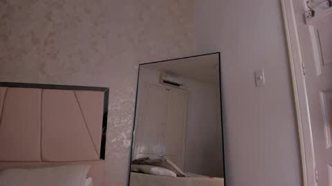 Ari Wilde online show from April 30, 2026, 12:44 pm