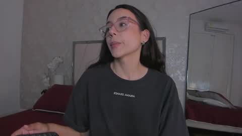 Snapshot of ari_wilde chatting on May 3, 2026, 1:06 pm Ari Wilde online show from May 3, 2026, 1:06 pm