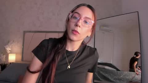 Snapshot of ari_wilde chatting on May 13, 2026, 12:02 pm Ari Wilde online show from May 13, 2026, 12:02 pm
