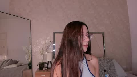 Snapshot of ari_wilde chatting on May 30, 2026, 12:02 pm Ari Wilde online show from May 30, 2026, 12:02 pm