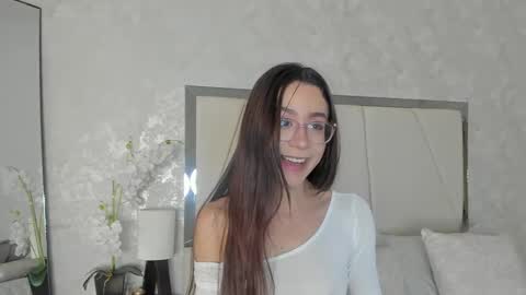Snapshot of ari_wilde chatting on June 7, 2026, 12:20 pm Ari Wilde online show from June 7, 2026, 12:20 pm