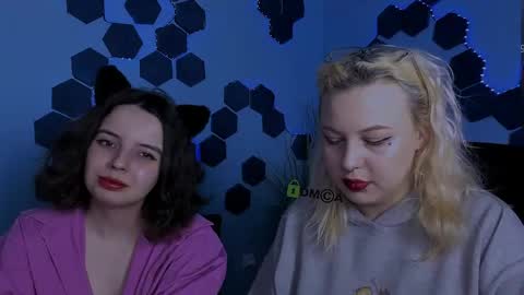 aria_blaze_ online show from April 21, 2026, 7:47 am