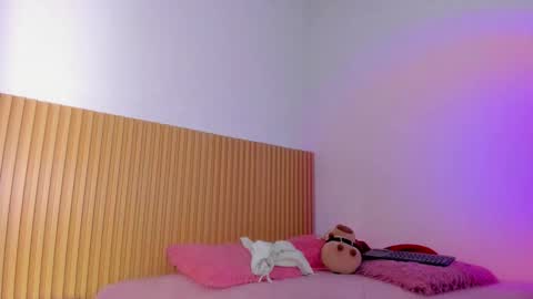 Aria Millers  online show from March 6, 2026, 11:39 am