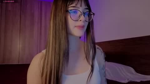 Snapshot of aria_mora chatting on June 9, 2026, 9:48 pm Roxxy online show from June 9, 2026, 9:48 pm