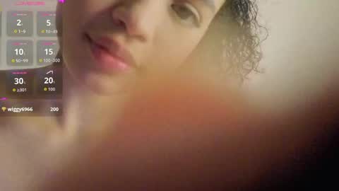ariaa_23 online show from April 26, 2026, 1:31 pm