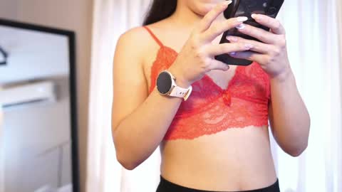 Ariaa online show from April 30, 2026, 6:47 pm