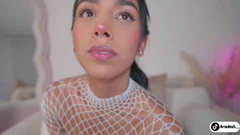 Snapshot of ariadna5 chatting on November 10, 2025, 8:35 am ARIADNA online show from November 10, 2025, 8:35 am