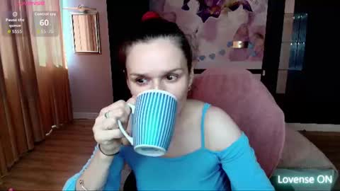 Snapshot of ariagrays chatting on June 17, 2026, 12:29 pm AriaGray online show from June 17, 2026, 12:29 pm
