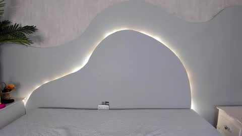 ARIANA online show from December 23, 2025, 3:48 am