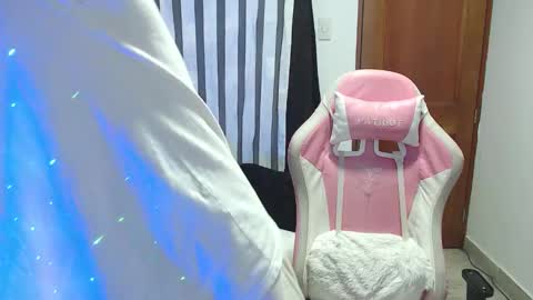 ariana_esteban07 online show from March 12, 2026, 11:16 am