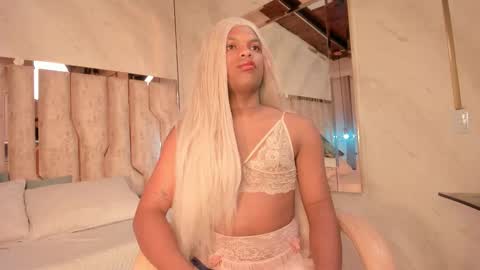 ariana_grande233 online show from February 16, 2026, 11:50 am