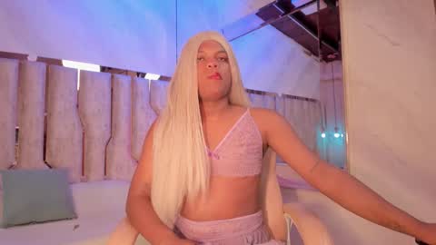 ariana_grande233 online show from February 19, 2026, 11:50 am