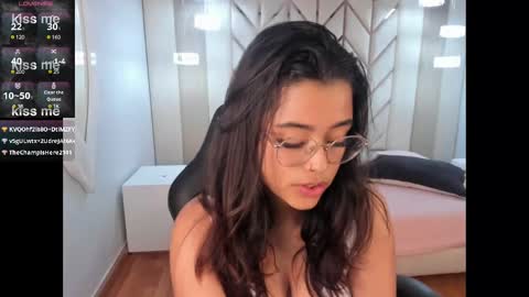 Snapshot of ariana_pierce chatting on December 24, 2024, 5:49 am Ariana online show from December 24, 2024, 5:49 am