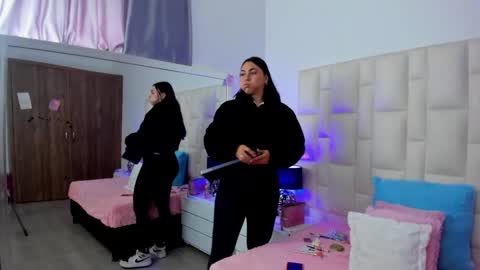  ariana  online show from November 12, 2025, 4:40 pm